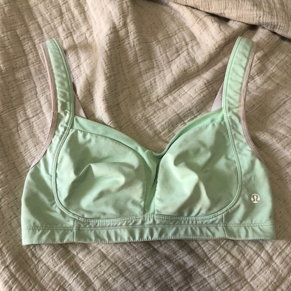 Lululemon “ta ta tamer” sports bra - Picture 4 of 6